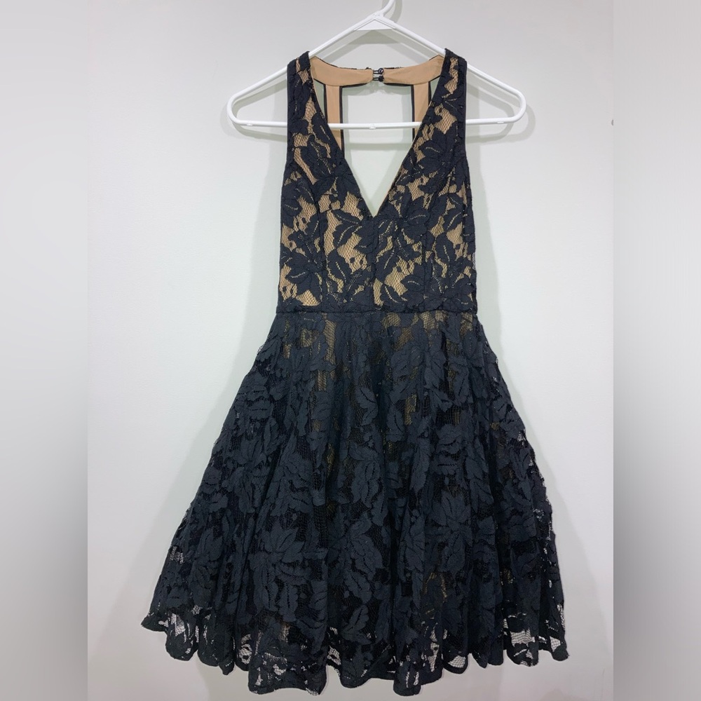 Charlotte Russe Sleeveless Lace Formal Dress Layered Medium